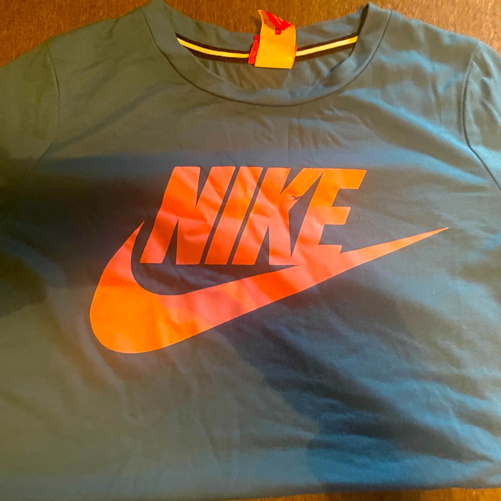 Women’s Nike sleeveless workout top